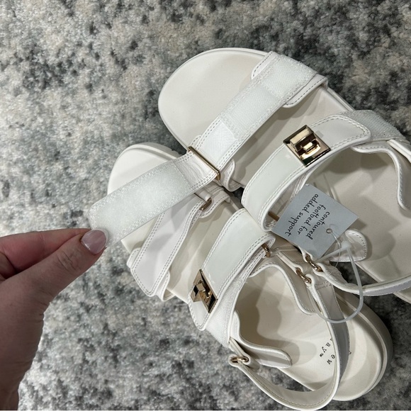 New White chunky Sandals with gold hardware - Picture 4 of 6